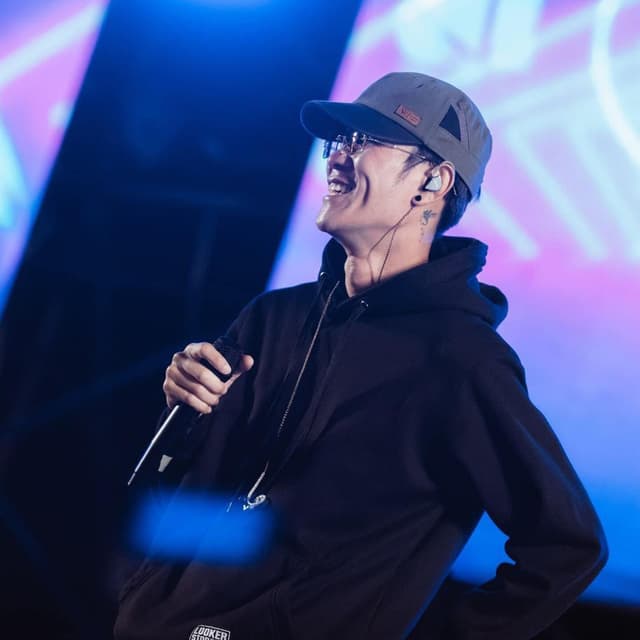 Album cover art for รู้ใจ