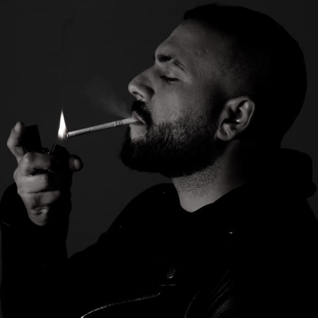 Album cover art for לא עוברת לי בגרון