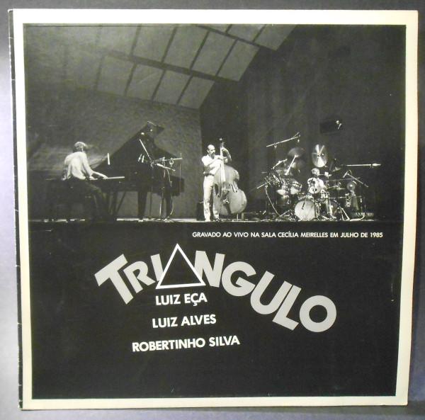 Album cover art for Triângulo