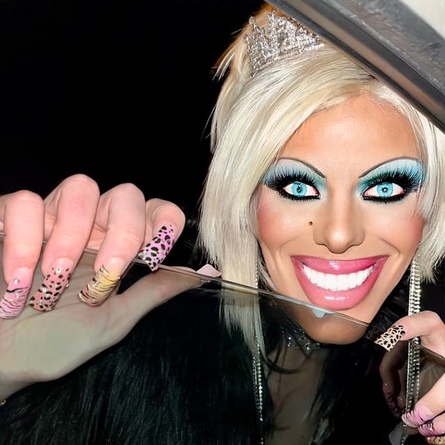 Album cover art for As-tu des cigarettes