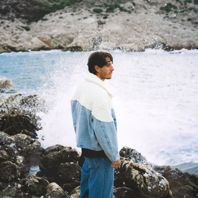 Album cover art for Au-dessus des vagues
