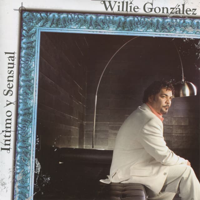 Album cover art for Íntimo y Sensual
