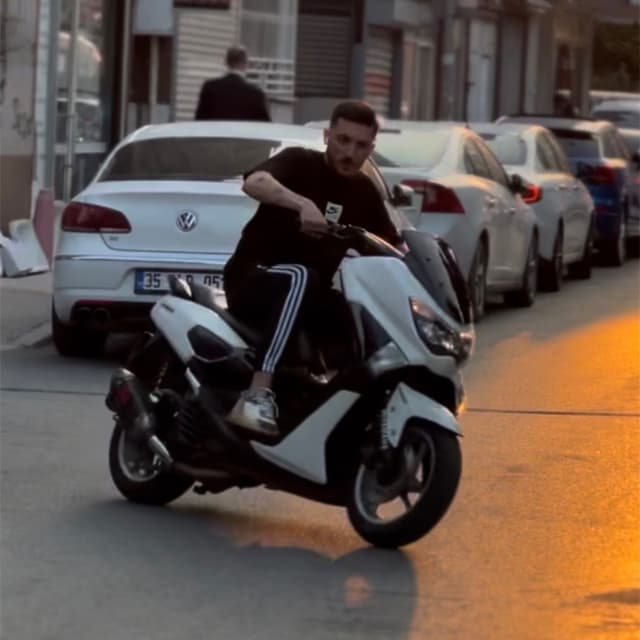 Album cover art for PİYASA