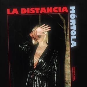 Album cover art for La Distancia