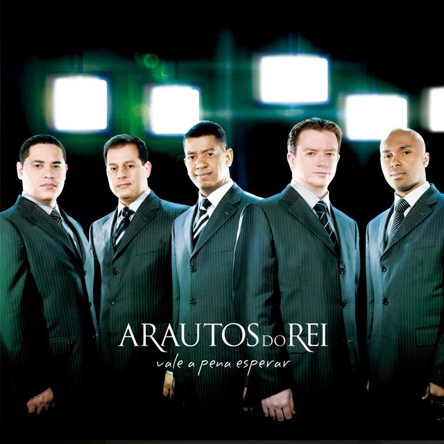 Album cover art for Vale a Pena Esperar