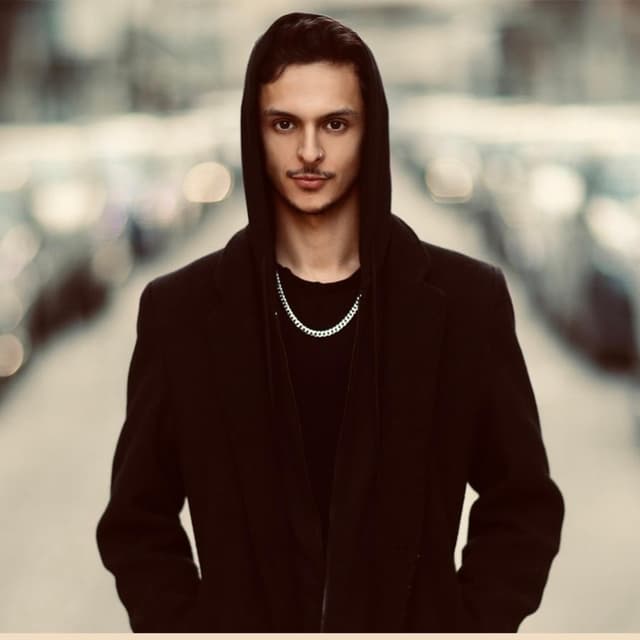Album cover art for בהופעת בכורה