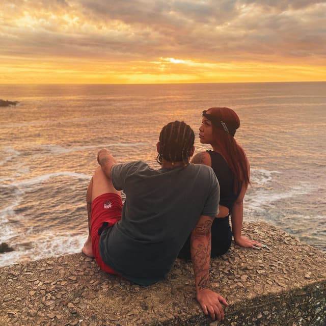 Album cover art for Menos É Mais
