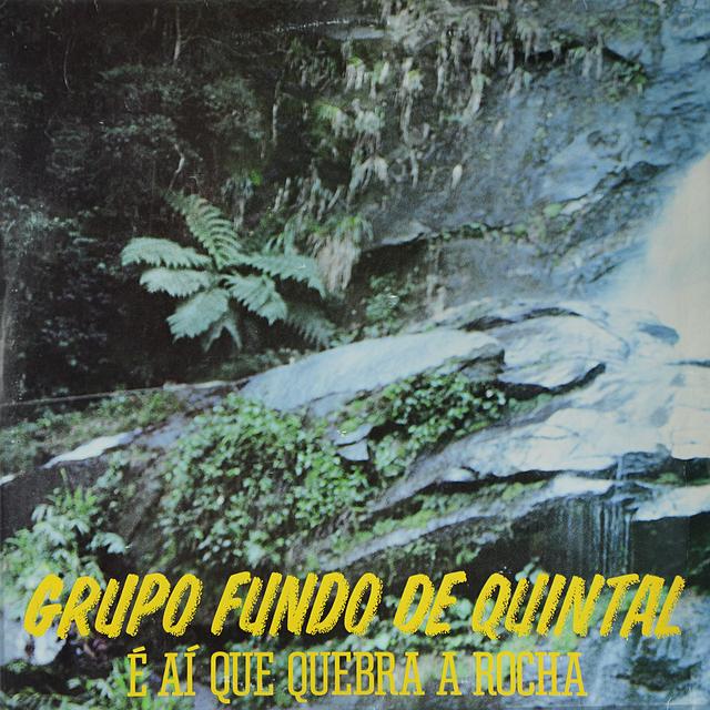 Album cover art for É Aí Que Quebra a Rocha