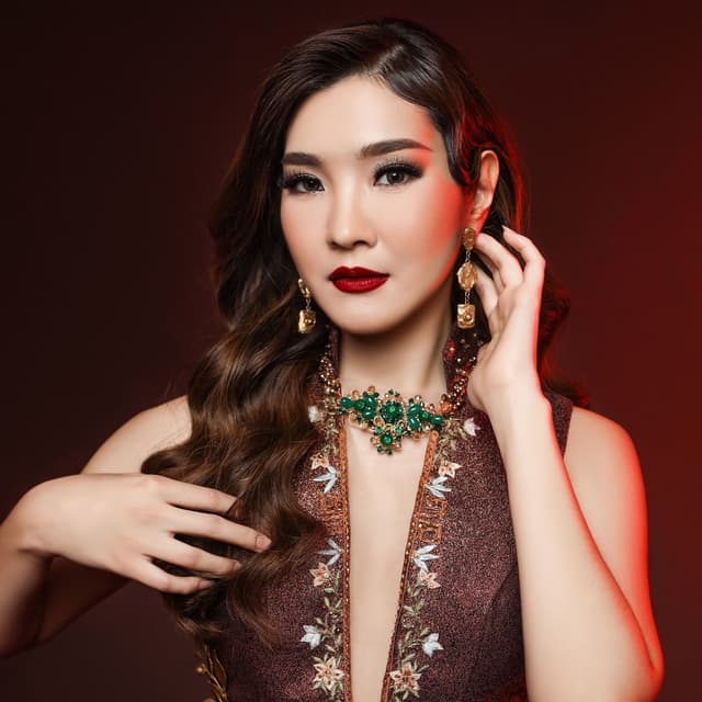 Album cover art for Zui Yuan De Ni Shi Wo Zui Jin De Ai