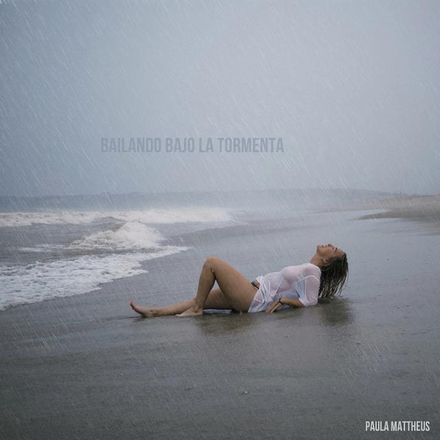 Album cover art for Bailando Bajo La Tormenta