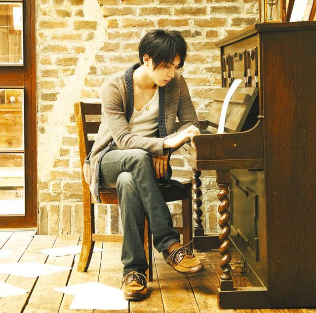 Album cover art for 2U