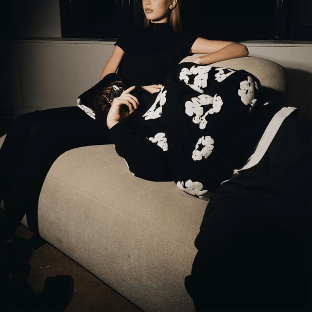 Album cover art for Pose