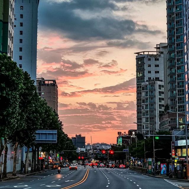 Album cover art for 내일은