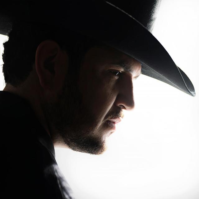 Album cover art for Lejos Estamos Mejor