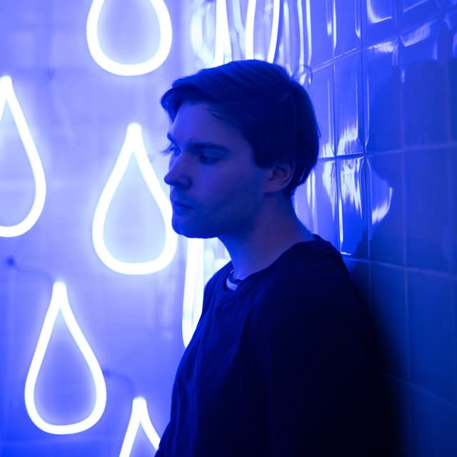 Album cover art for мокну под дождём