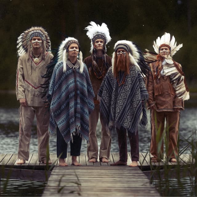 Album cover art for Pasaule Trīc