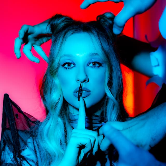 Album cover art for Vilã