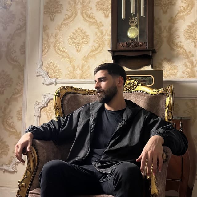 Album cover art for انا الغريب اسود كئيب - ملعون ابوها دنيا