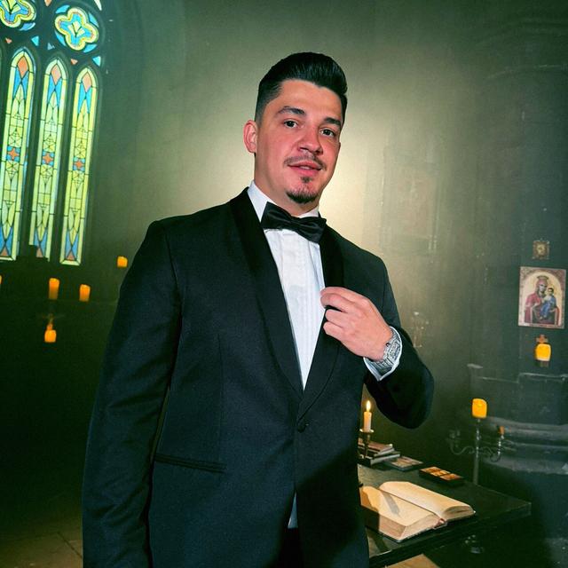 Album cover art for N-a Fost Sa Fie