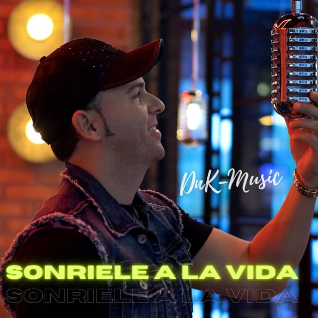 Album cover art for Sonríele a la Vida