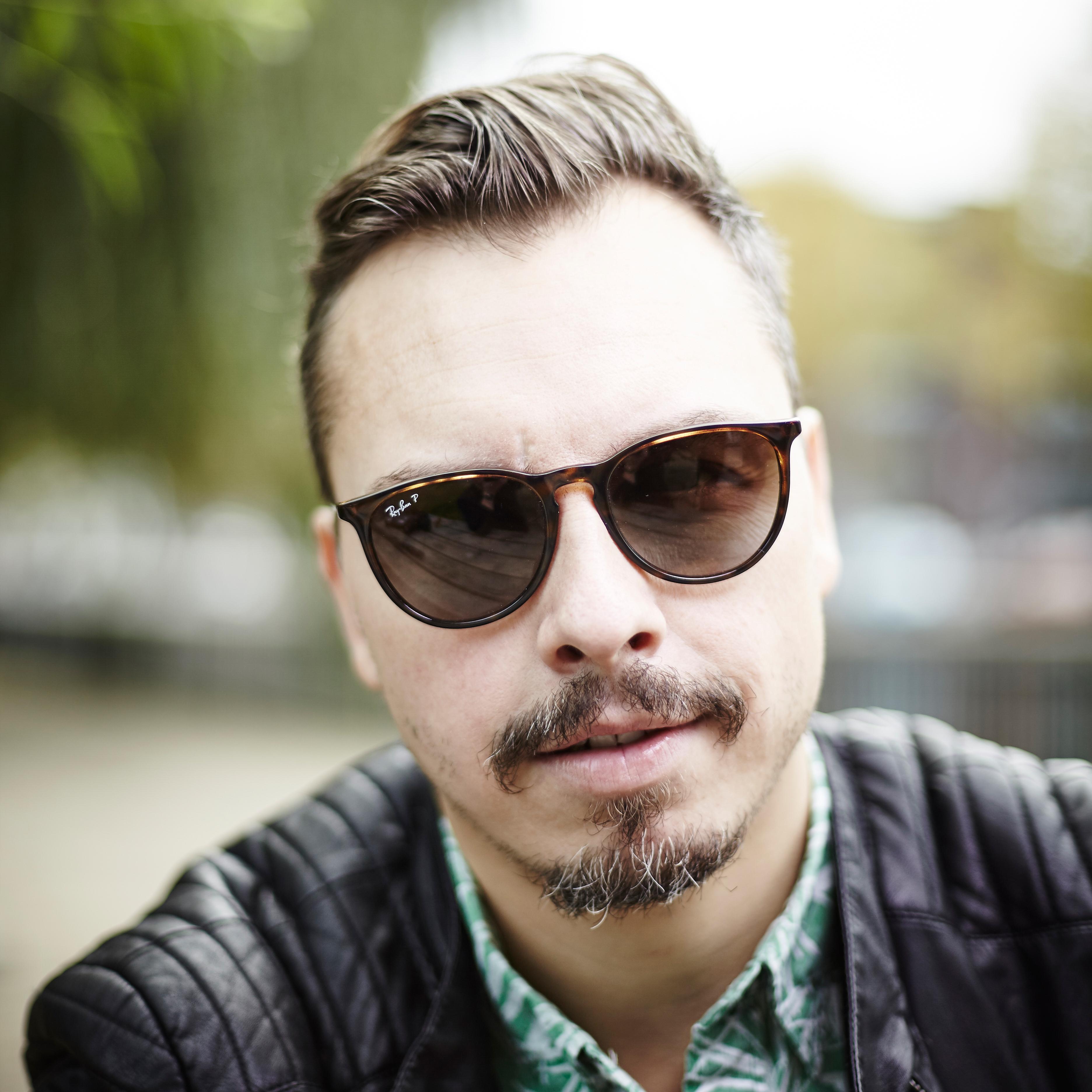 Artist chip image