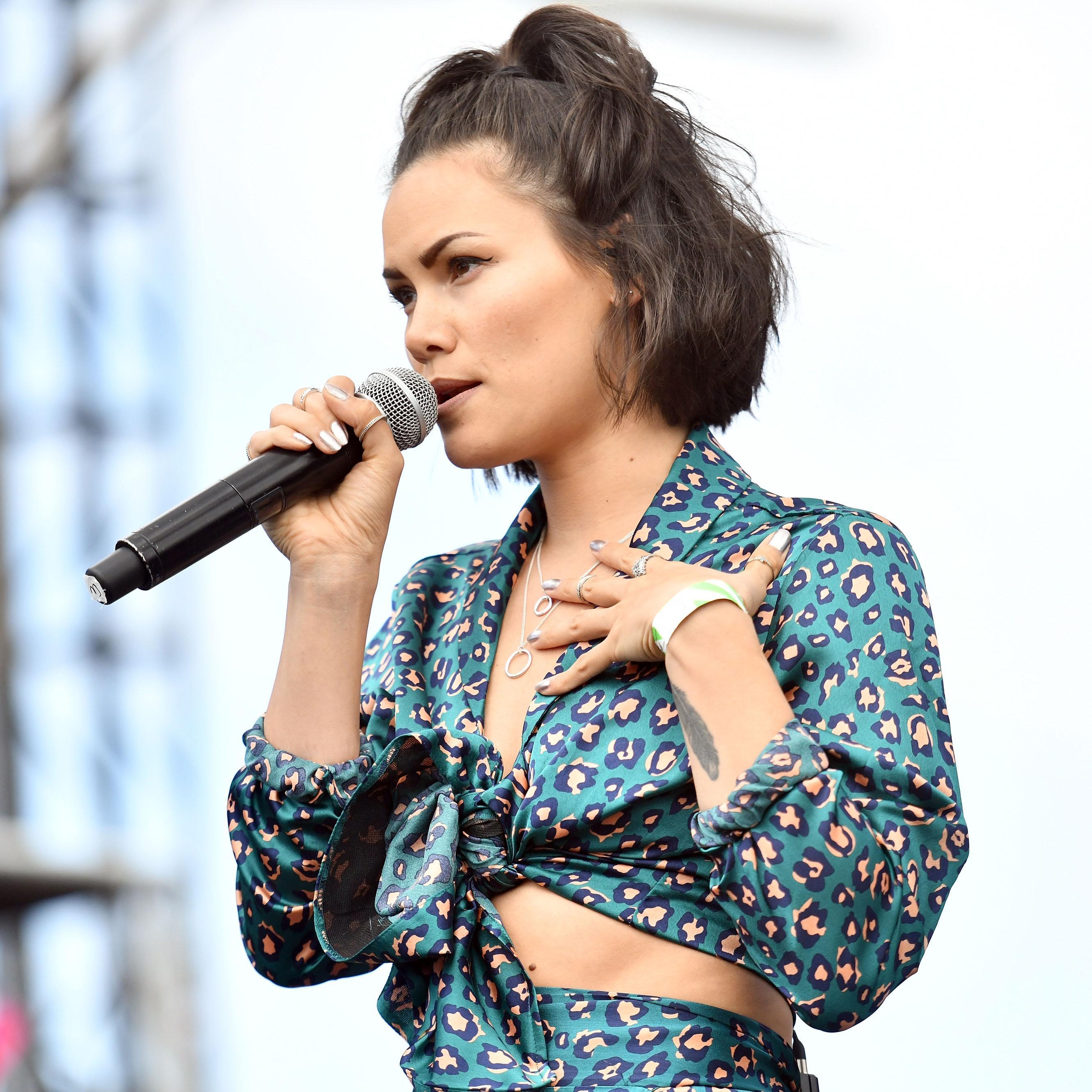 Sinéad Harnett (Sinead Harnett)