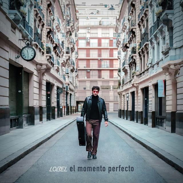 Album cover art for El Momento Perfecto