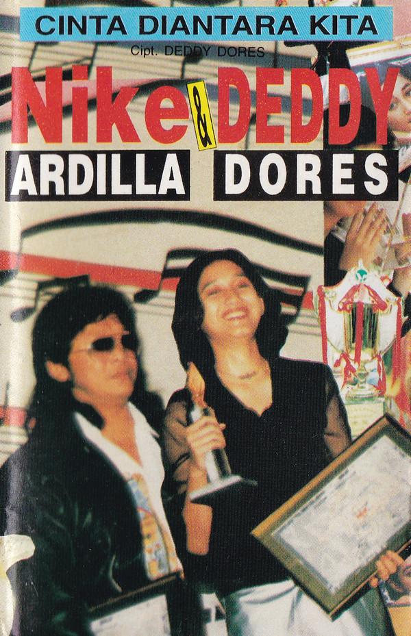 Album cover art for Cinta Di Antara Kita